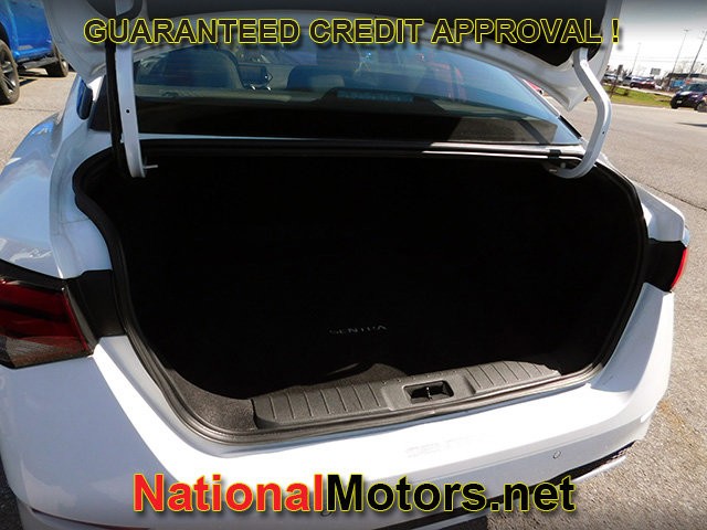Nissan Sentra Vehicle Full-screen Gallery Image 06