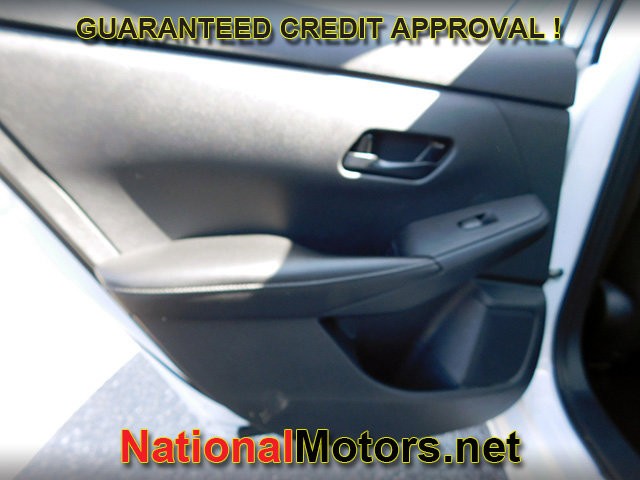 Nissan Sentra Vehicle Full-screen Gallery Image 07