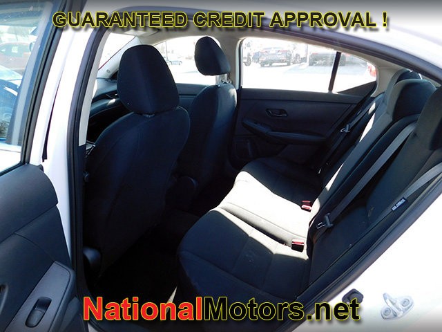 Nissan Sentra Vehicle Full-screen Gallery Image 08