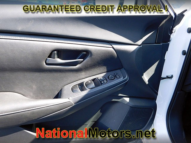 Nissan Sentra Vehicle Full-screen Gallery Image 10