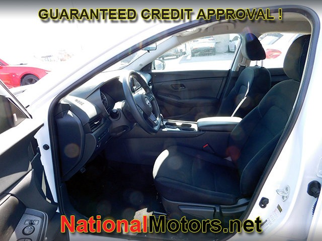 Nissan Sentra Vehicle Full-screen Gallery Image 11