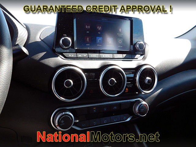 Nissan Sentra Vehicle Full-screen Gallery Image 13