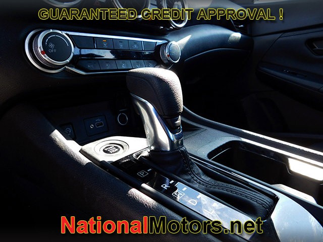 Nissan Sentra Vehicle Full-screen Gallery Image 16