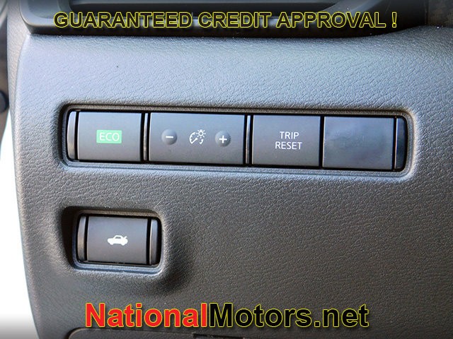 Nissan Sentra Vehicle Full-screen Gallery Image 20