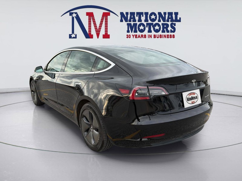 Tesla Model 3 Vehicle Full-screen Gallery Image 06