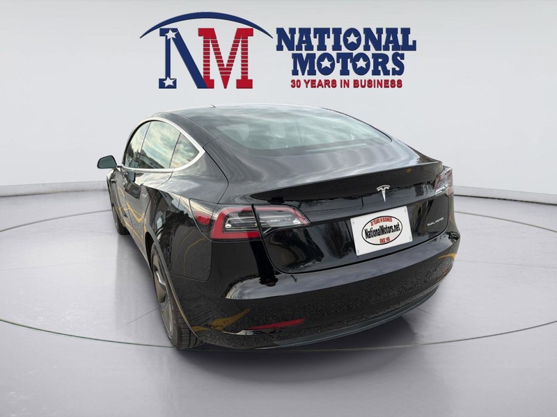 Tesla Model 3 Vehicle Full-screen Gallery Image 07