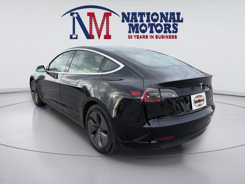 Tesla Model 3 Vehicle Full-screen Gallery Image 08