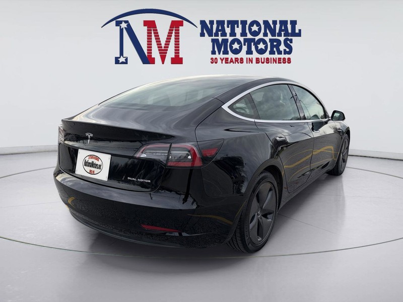 Tesla Model 3 Vehicle Full-screen Gallery Image 10