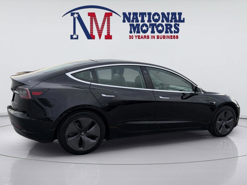Tesla Model 3 Vehicle Full-screen Gallery Image 12