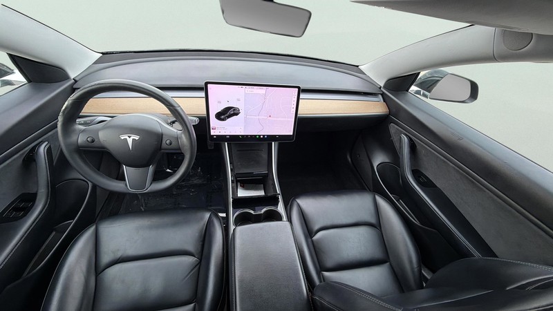 Tesla Model 3 Vehicle Full-screen Gallery Image 22