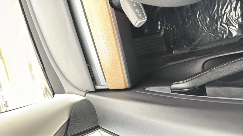 Tesla Model 3 Vehicle Full-screen Gallery Image 24