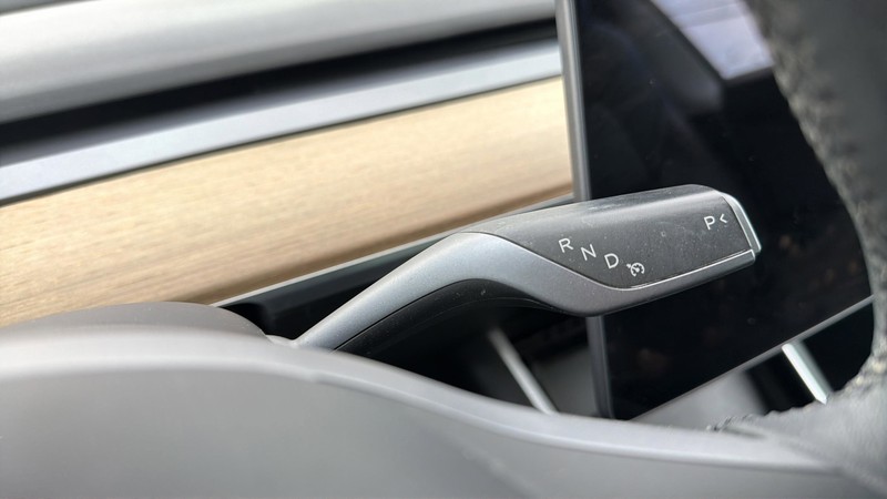Tesla Model 3 Vehicle Full-screen Gallery Image 26