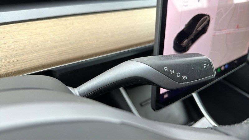 Tesla Model 3 Vehicle Full-screen Gallery Image 32