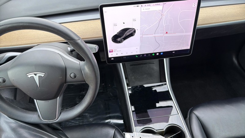 Tesla Model 3 Vehicle Full-screen Gallery Image 35