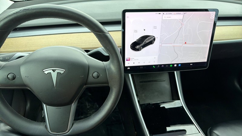 Tesla Model 3 Vehicle Full-screen Gallery Image 36