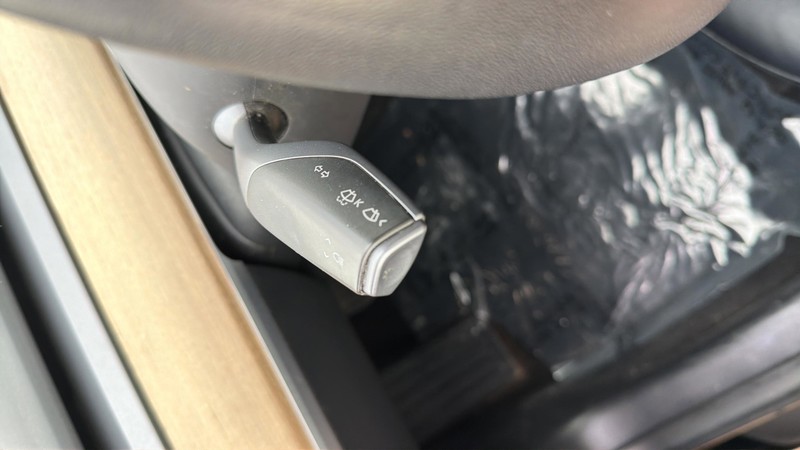 Tesla Model 3 Vehicle Full-screen Gallery Image 38