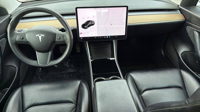 Tesla Model 3 Vehicle Full-screen Gallery Image 40