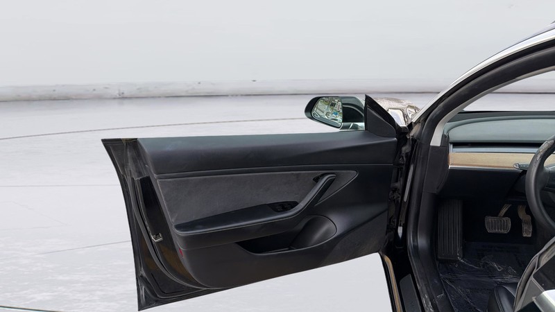 Tesla Model 3 Vehicle Full-screen Gallery Image 41