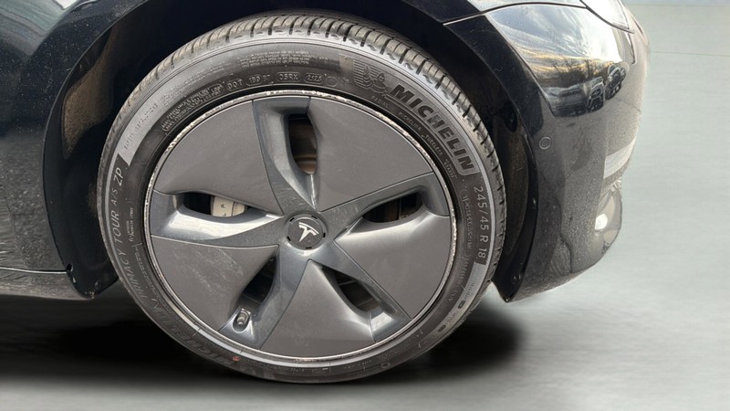 Tesla Model 3 Vehicle Full-screen Gallery Image 43