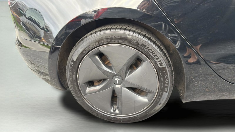 Tesla Model 3 Vehicle Full-screen Gallery Image 44