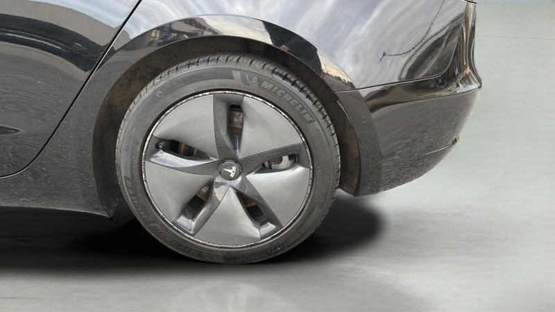 Tesla Model 3 Vehicle Full-screen Gallery Image 46