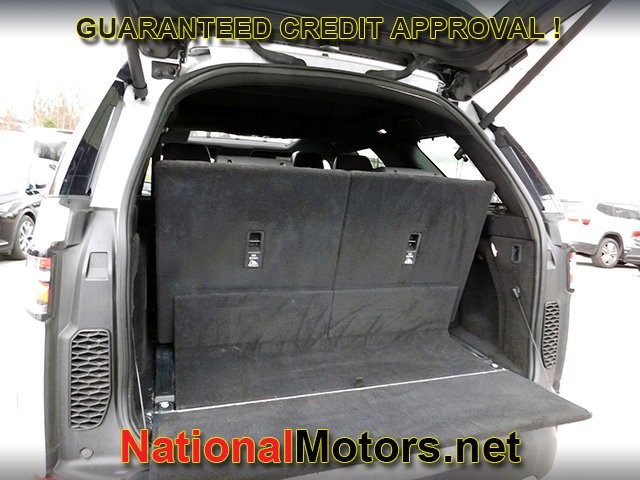 Land Rover Discovery Vehicle Full-screen Gallery Image 07