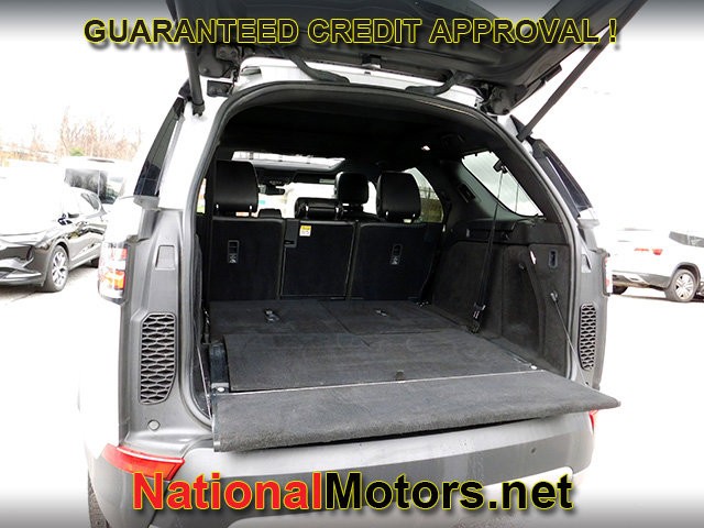 Land Rover Discovery Vehicle Full-screen Gallery Image 09