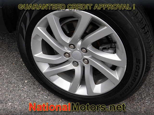 Land Rover Discovery Vehicle Full-screen Gallery Image 11