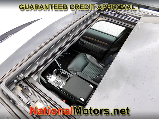 Land Rover Discovery Vehicle Full-screen Gallery Image 12