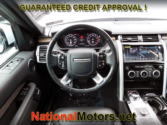 Land Rover Discovery Vehicle Full-screen Gallery Image 16