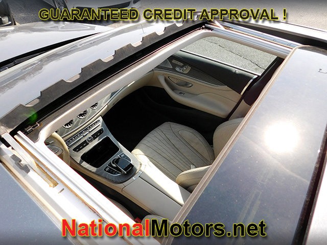 Mercedes-Benz CLS Vehicle Full-screen Gallery Image 08