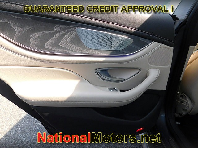 Mercedes-Benz CLS Vehicle Full-screen Gallery Image 09