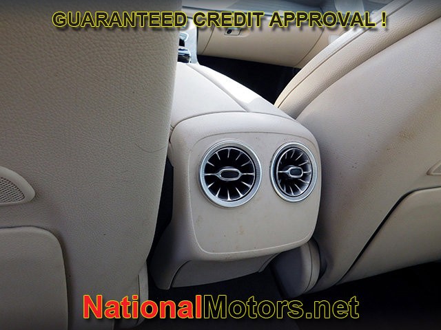 Mercedes-Benz CLS Vehicle Full-screen Gallery Image 11