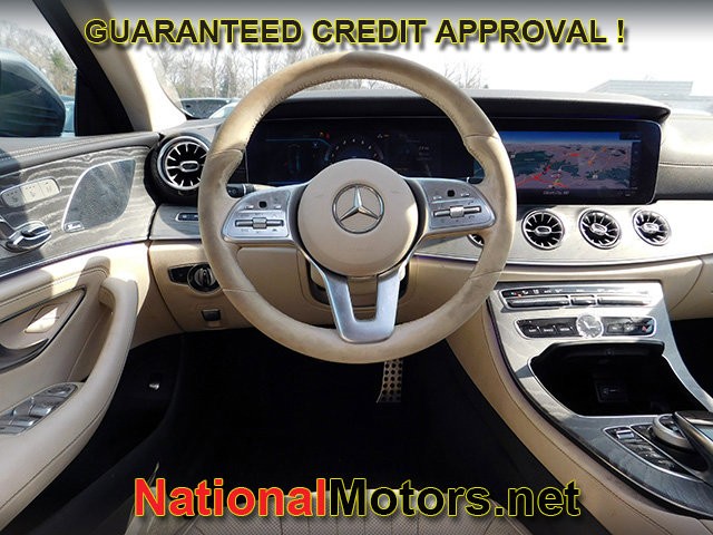 Mercedes-Benz CLS Vehicle Full-screen Gallery Image 12