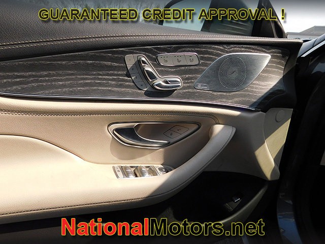 Mercedes-Benz CLS Vehicle Full-screen Gallery Image 13