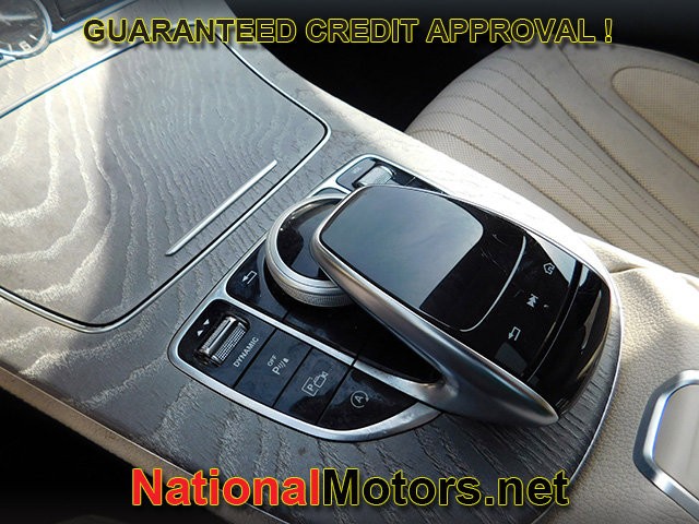 Mercedes-Benz CLS Vehicle Full-screen Gallery Image 18