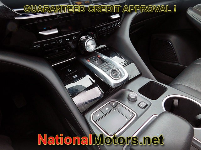 Acura MDX Vehicle Full-screen Gallery Image 19