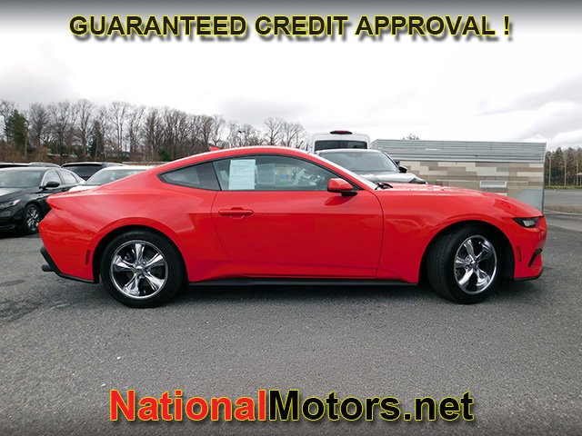 Ford Mustang Vehicle Full-screen Gallery Image 04