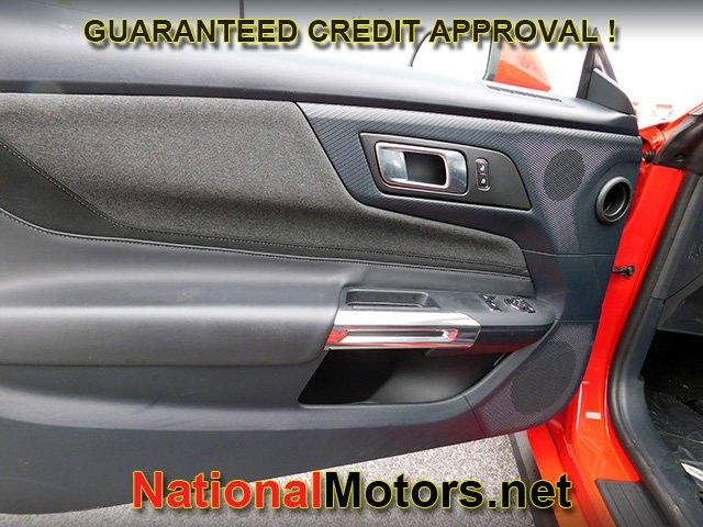 Ford Mustang Vehicle Full-screen Gallery Image 08