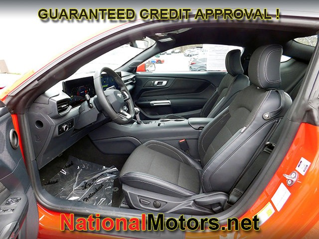 Ford Mustang Vehicle Full-screen Gallery Image 09