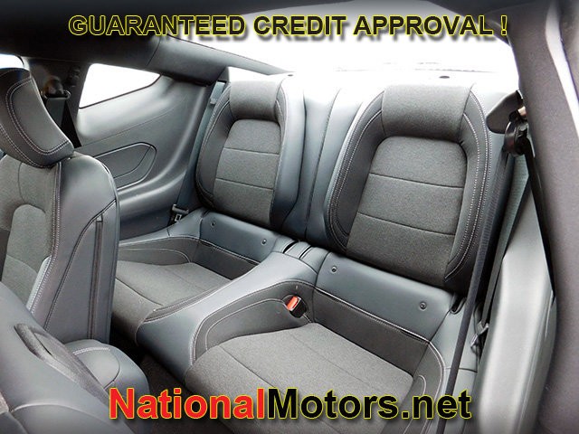 Ford Mustang Vehicle Full-screen Gallery Image 10