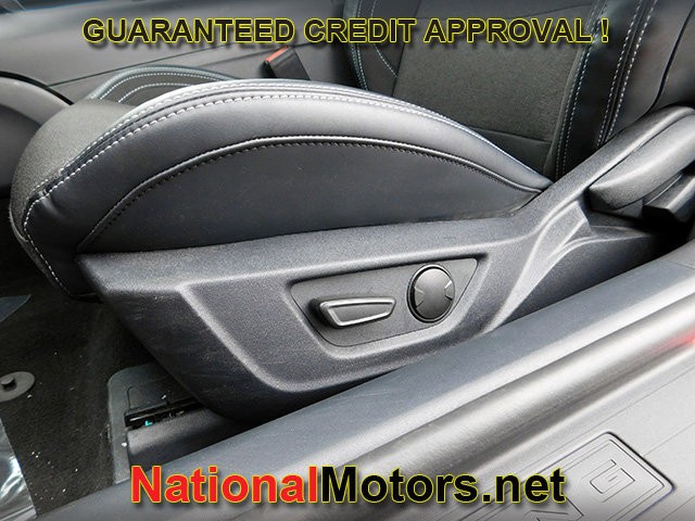 Ford Mustang Vehicle Full-screen Gallery Image 11