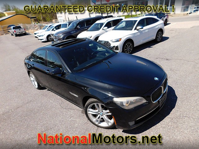 BMW 7 Series Vehicle Full-screen Gallery Image 02