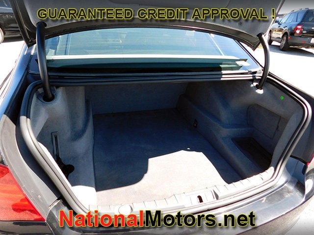 BMW 7 Series Vehicle Full-screen Gallery Image 07