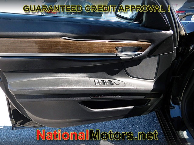 BMW 7 Series Vehicle Full-screen Gallery Image 13