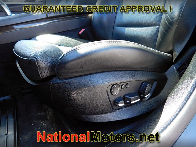 BMW 7 Series Vehicle Full-screen Gallery Image 15