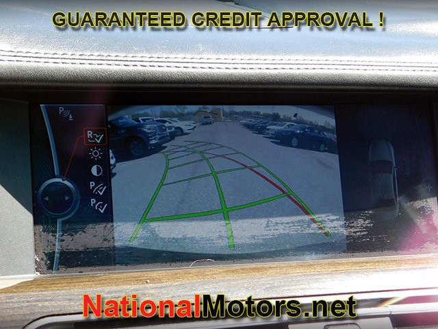 BMW 7 Series Vehicle Full-screen Gallery Image 17