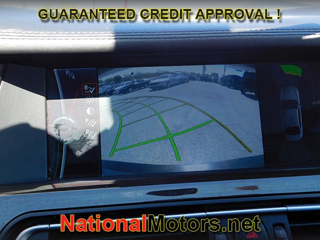 BMW 7 Series Vehicle Full-screen Gallery Image 18