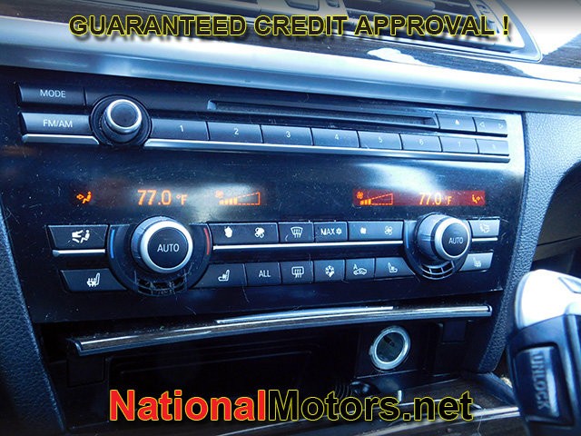 BMW 7 Series Vehicle Full-screen Gallery Image 19