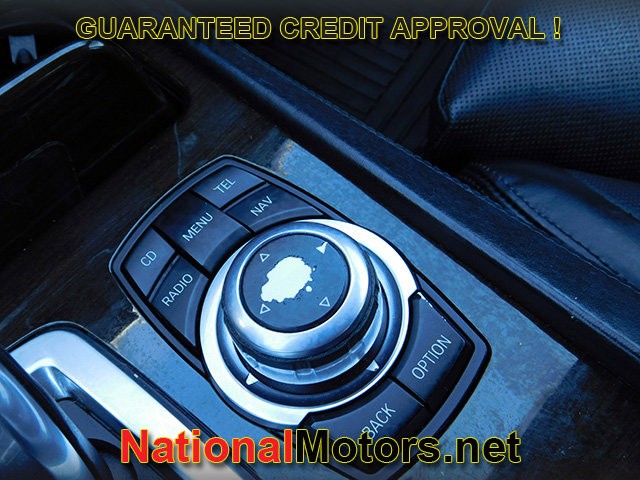 BMW 7 Series Vehicle Full-screen Gallery Image 21